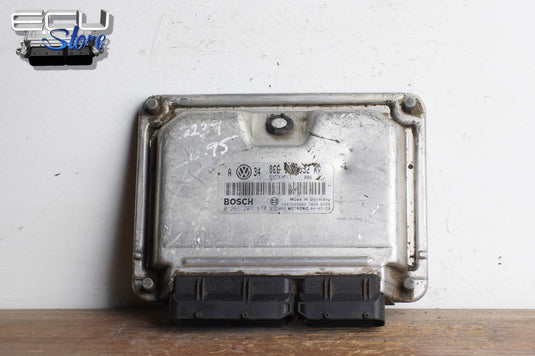 ECU CENTRALITA MOTOR 066906032AR 0261207879 VW GOLF 2.8 20040